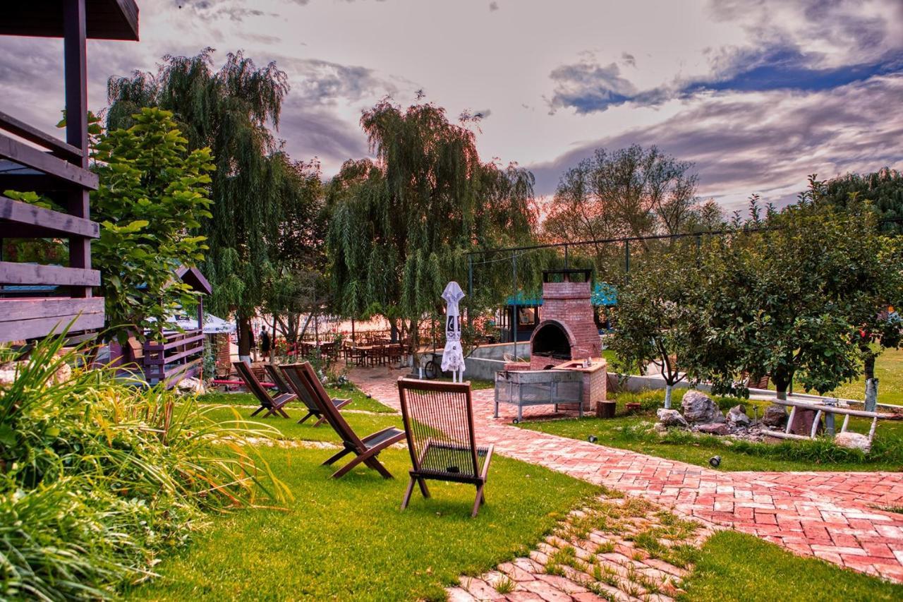 Enpi Lake Resort 이아시 외부 사진