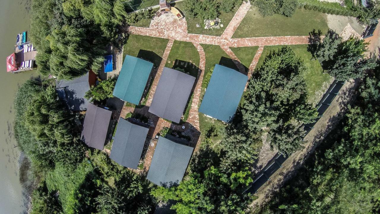 Enpi Lake Resort 이아시 외부 사진