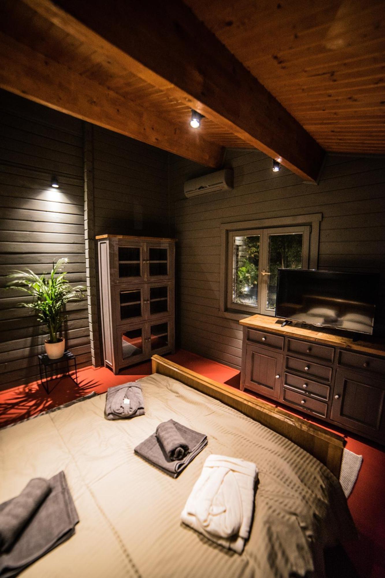 Enpi Lake Resort 이아시 외부 사진